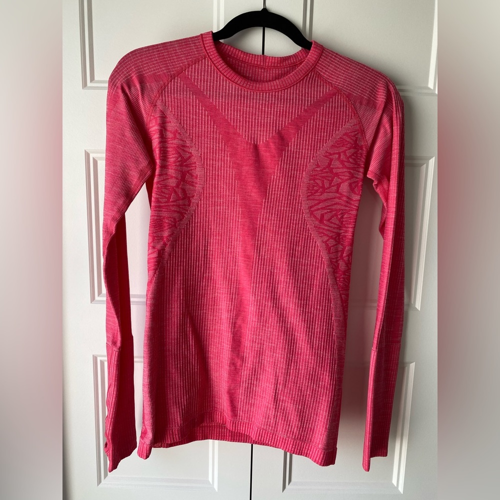 Run swiftly lululemon top